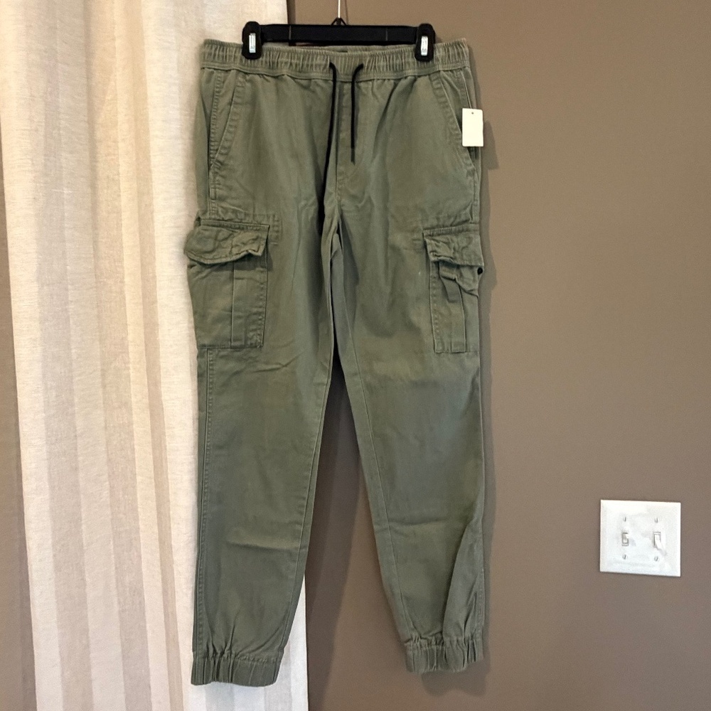 NWT AERO Men's Cargo Jogger Army Green School Skater, Size Small